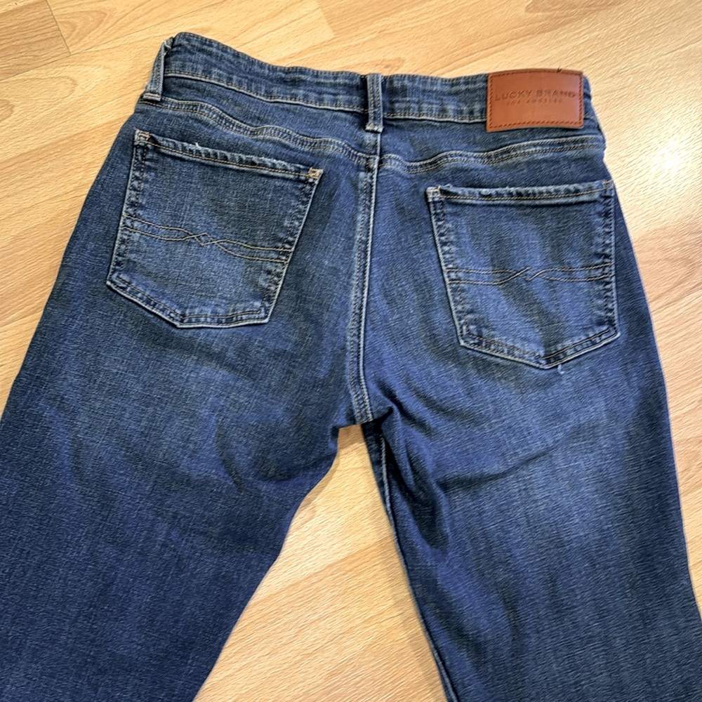 Lucky Brand. Size 27/4. Slim-fit,midrise, boot, cut - Picture 6 of 7